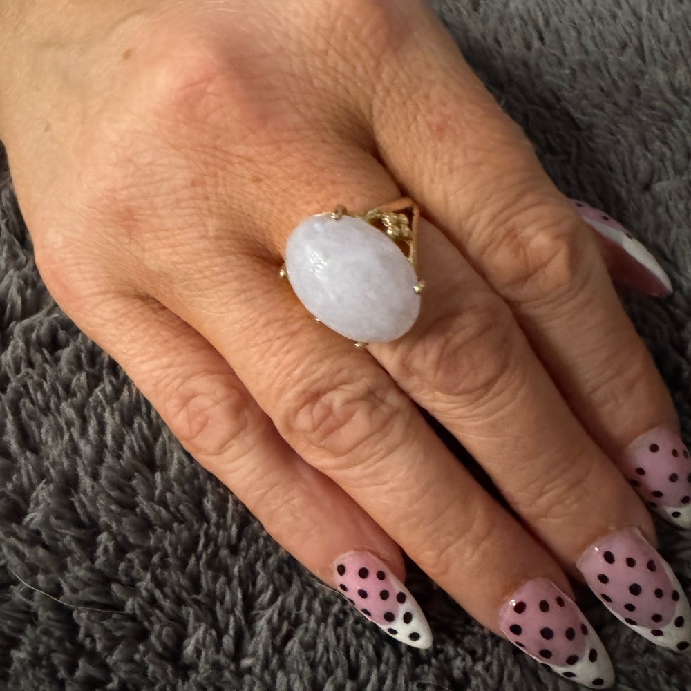Elegant 14K Lavender Jade Ring